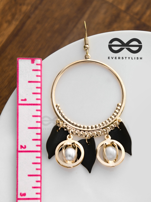 The Dangling Leaves and Pearls (Black) - The Golden Charm Collection