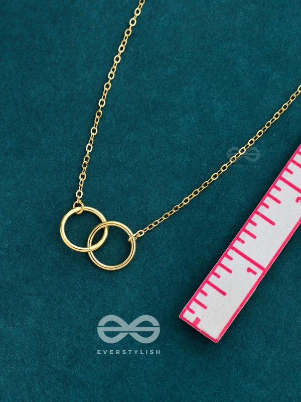 The Dainty Links - Golden Casual Neckpiece