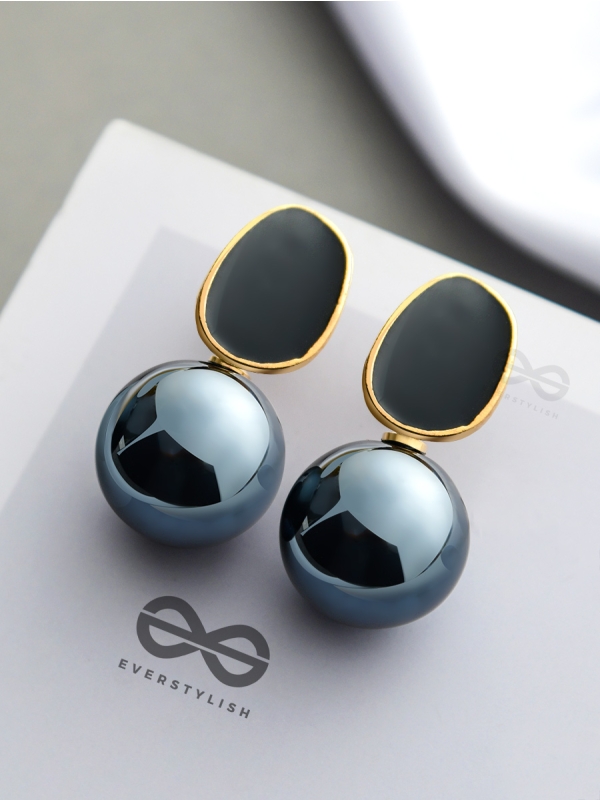 The Mesmerisingly Chic Statement Makers- Enamelled Pearl Earrings (Gun-Metal Grey)