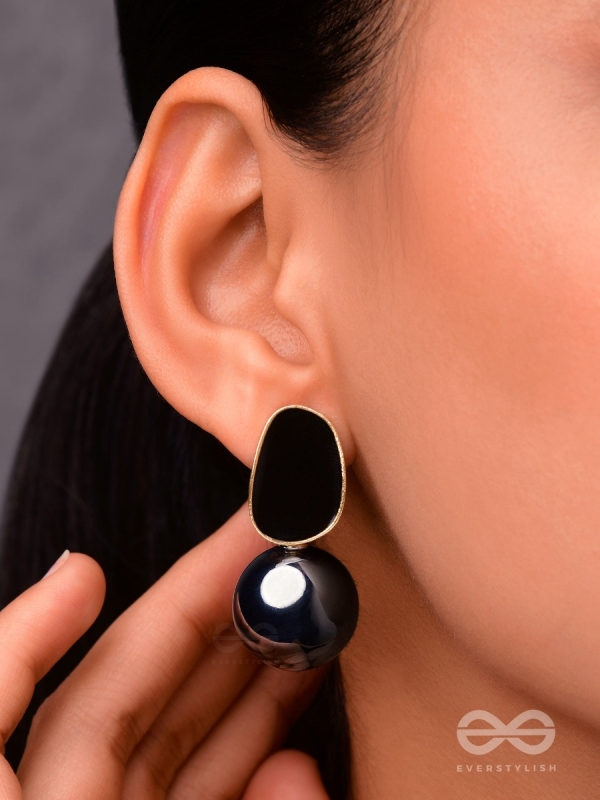 The Mesmerisingly Chic Statement Makers- Enamelled Pearl Earrings (Gun-Metal Grey)