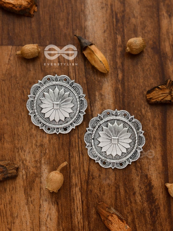 The Emblem of Elegance - Set of Choker and studs