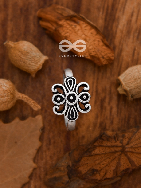 The Hypnotic Artwork Toe Ring - Tiny Trinket Collection