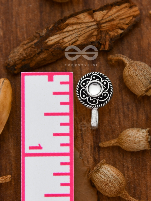 THE ARTSY MOTIFS - NON-PIERCED NOSEPIN (OFF WHITE )