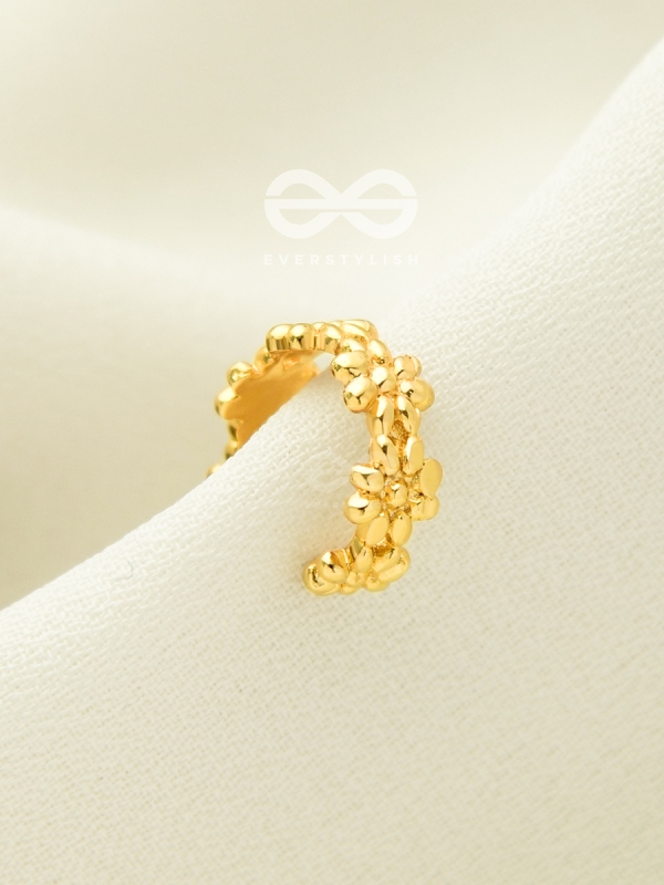 Daisies in a band- Golden Adjustable Ear cuff (One Ear)