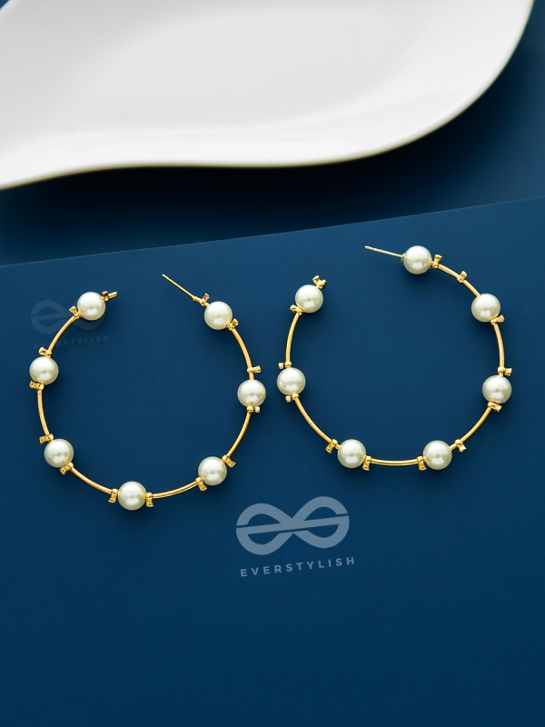 Pearl In The Gap- statement gold and pearl open hoops