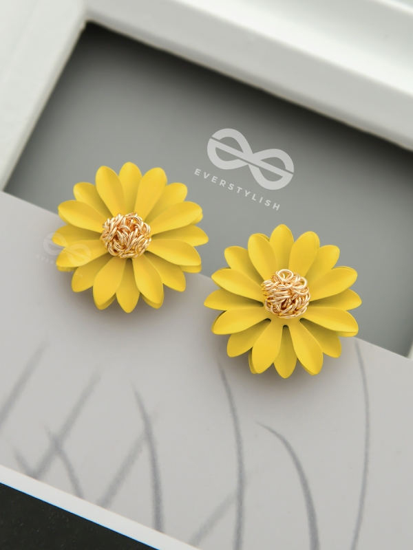 BLOOMING BLOSSOMS - Statement Stud Earrings (Bumblebee)