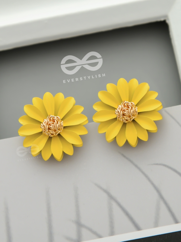 BLOOMING BLOSSOMS - Statement Stud Earrings (Bumblebee)