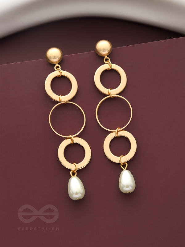 The Drizzly Loops- Golden Pearl Earrings