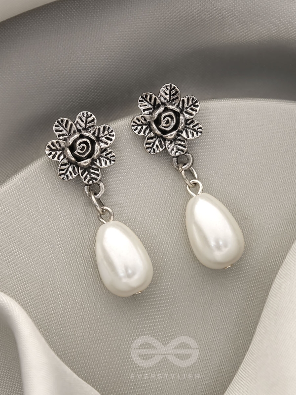 The Frosty Dewdrop- Oxidised Pearl Earrings