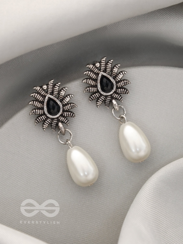 Drops of Desire- Oxidised Pearl Earrings