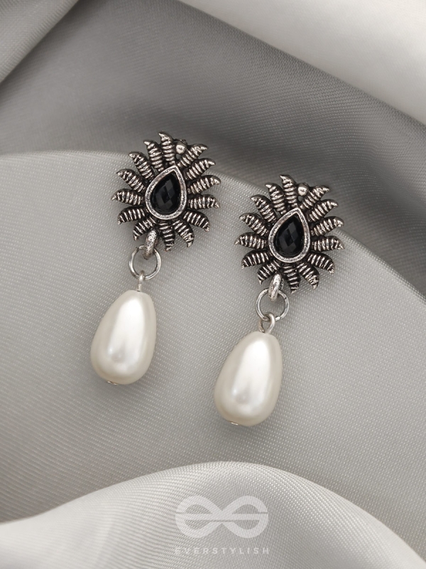 Drops of Desire- Oxidised Pearl Earrings