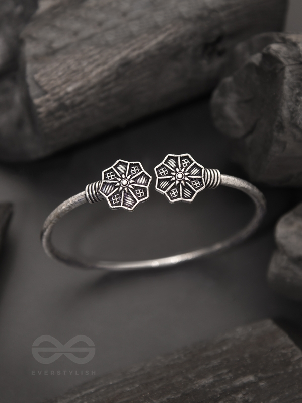 Misty Snowflakes- Oxidised Bangle Bracelet