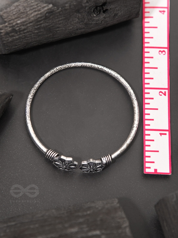 Misty Snowflakes- Oxidised Bangle Bracelet