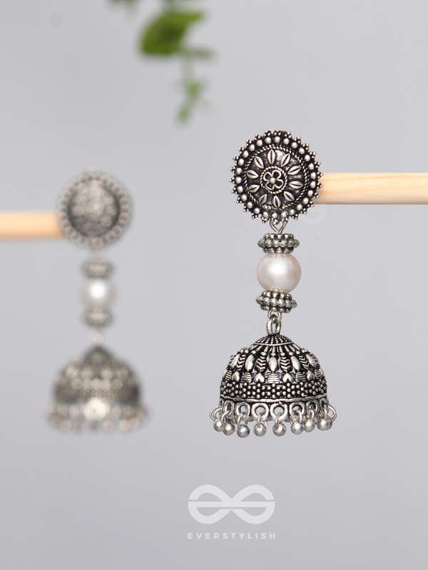 Shadow of Sun- Oxidised Pearl Earrings