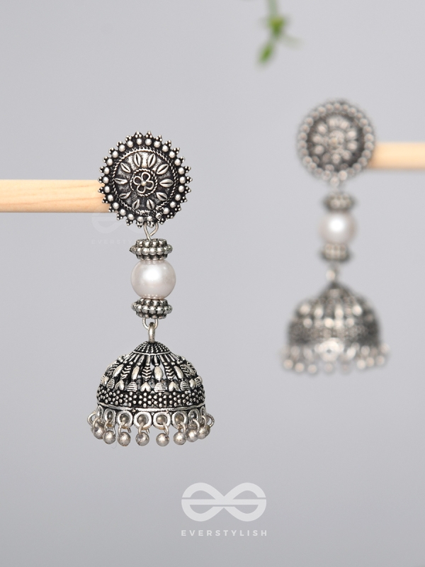 Shadow of Sun- Oxidised Pearl Earrings