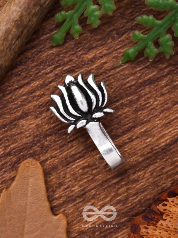 THE LIVELY LOTUS - NON-PIERCED BOHO NOSERING