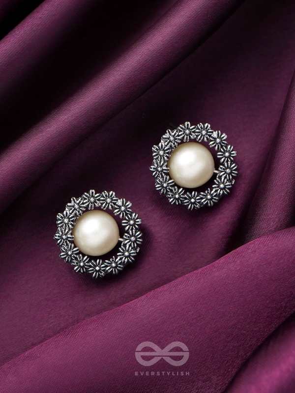 The Snowy Wreath- Oxidised Pearl Stud Earrings