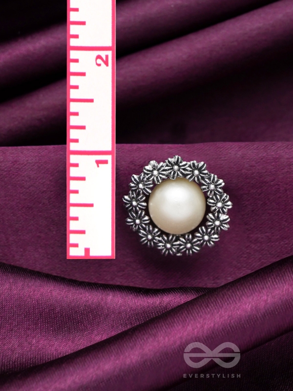 The Snowy Wreath- Oxidised Pearl Stud Earrings