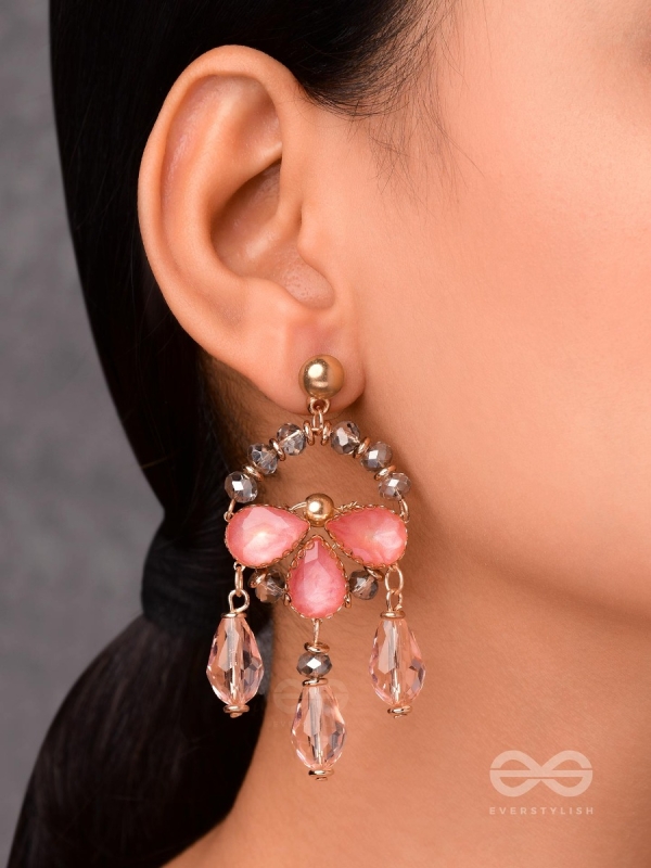 BOLD BLOSSOM BEAUTIES - GOLDEN STATEMENT EARRINGS