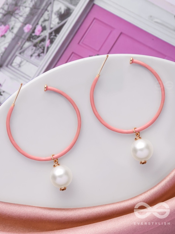 DAZZLING DEWDROP DREAM - CUTE PEARL EARRING