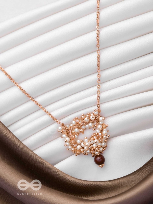 Golden Whispering Chain - Bold & Glamorous Neckpiece With Anti-Tarnish Coating 