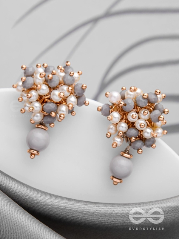 THE GRACEFUL BLOOMS - CASUAL PEAL EARRINGS