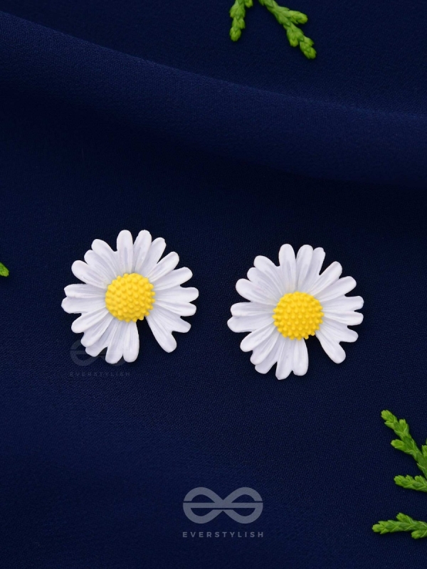 FORGET-ME-NOT - CASUAL STUD EARRINGS (WHITE)