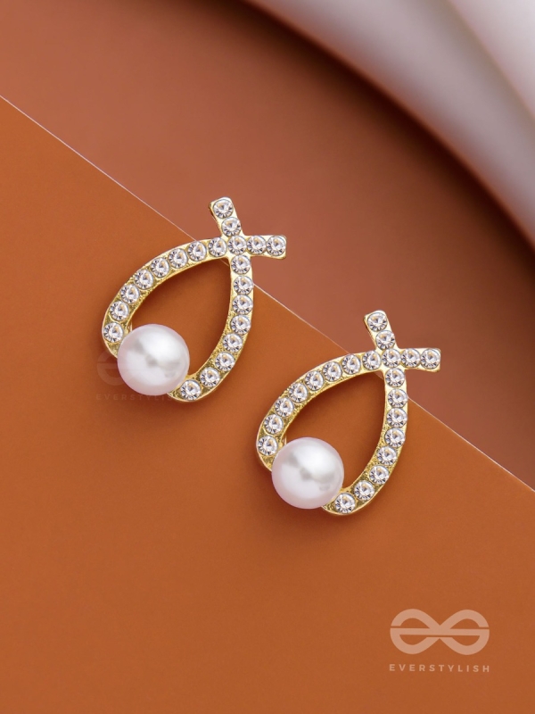PEARLING WONDER - GOLDEN PEARL STUDS