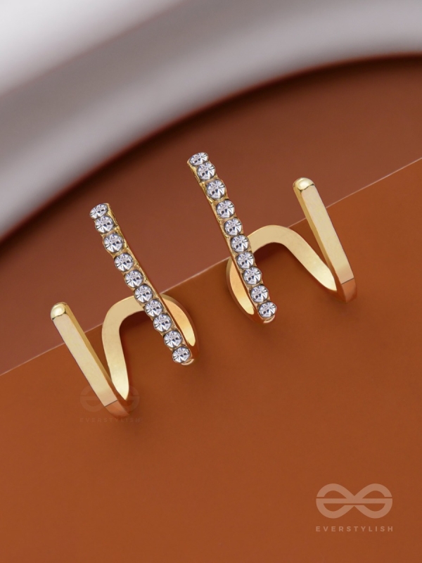 GLITTER GROOVE - GOLDEN STUD EARRINGS