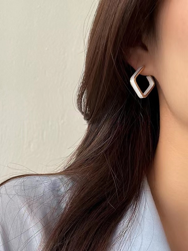 ONCE UPON A SQUARE - GOLDEN ENAMELLED EARRINGS (WHITE)