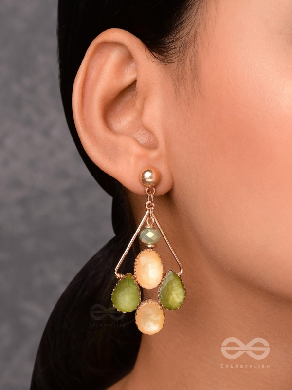DANCING IN GOLD - ELEGANT DROP EARRINGS