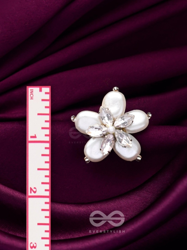 A CRYSTALLINE PERWINKLE - WHITE CASUAL STUDS 