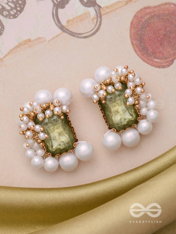 Varkshya - The Shining Forest - Green Pearl Stud Earrings