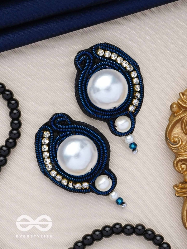 MANIPRAKASA - THE PEARL ILLUMINATION - BEADS AND PEARLS EMBROIDERED STUD EARRINGS