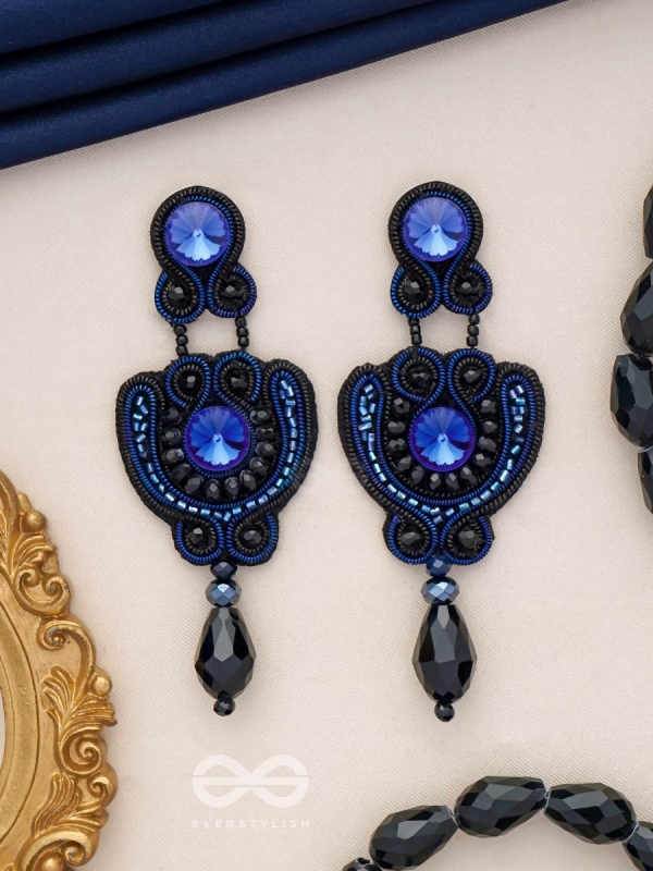 AVALAMBA - THE SUPPORTED CURVE - STONE AND BEADS EMBROIDERED EARRINGS
