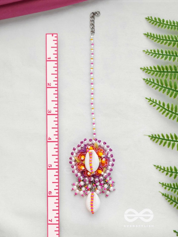 SAMBAVIKA - THE SHELL ENCHANTMENTS - BEADS AND SHELLS EMBROIDERED EARRINGS 