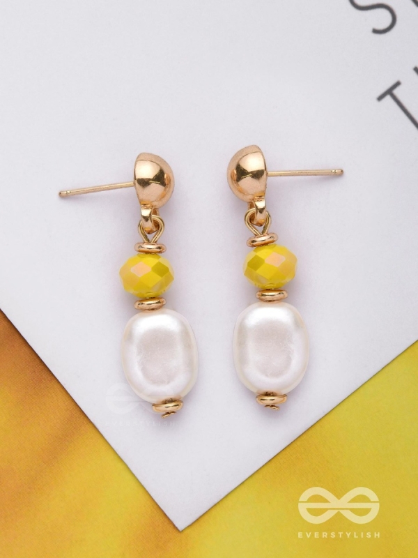 SUNSHINE DELIGHTS - GOLDEN EMBELLISHED EARRINGS