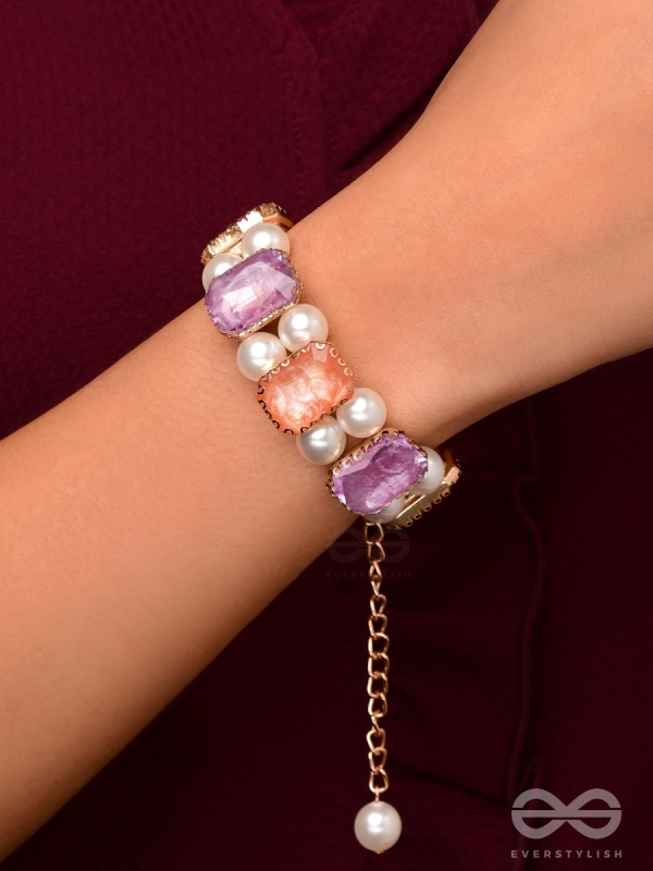 Paradise Haze - Golden Embellished Pearl Bracelet