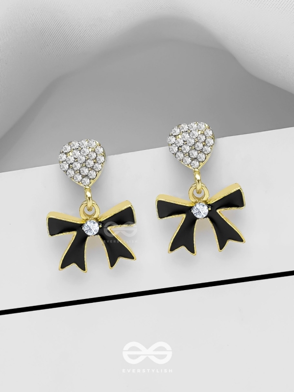BOW TO THE NIGHT - GOLDEN AND BLACK EMBELLISHED EARRINGS