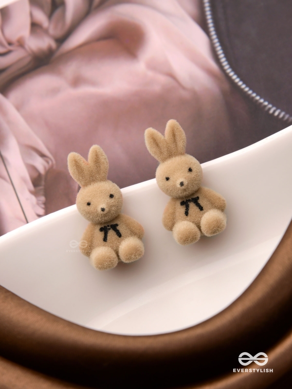 MY FLUFFY BUNNY - VELVET STUD EARRINGS