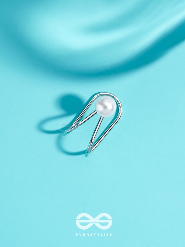 A PEARL PLEASE - SILVER EMBELLISHED EARCUFF