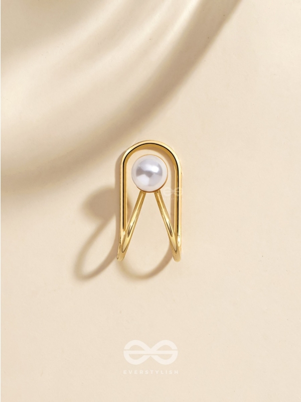 A PEARL PLEASE - GOLDEN EMBELLISHED EARCUFF (one ear)