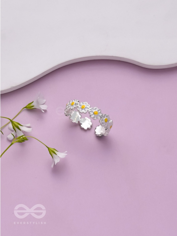 SUNSHINE DAISIES - SILVER RING (ADJUSTABLE)(Yellow)