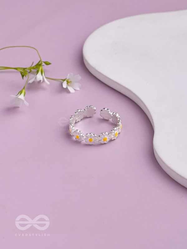 SUNSHINE DAISIES - SILVER RING (ADJUSTABLE)(Yellow)