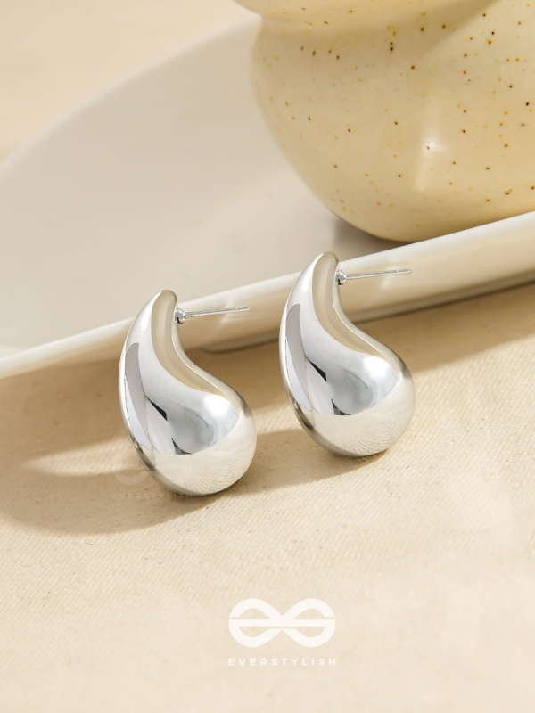 The Glistening Drops - Classy Silver Stud Earrings