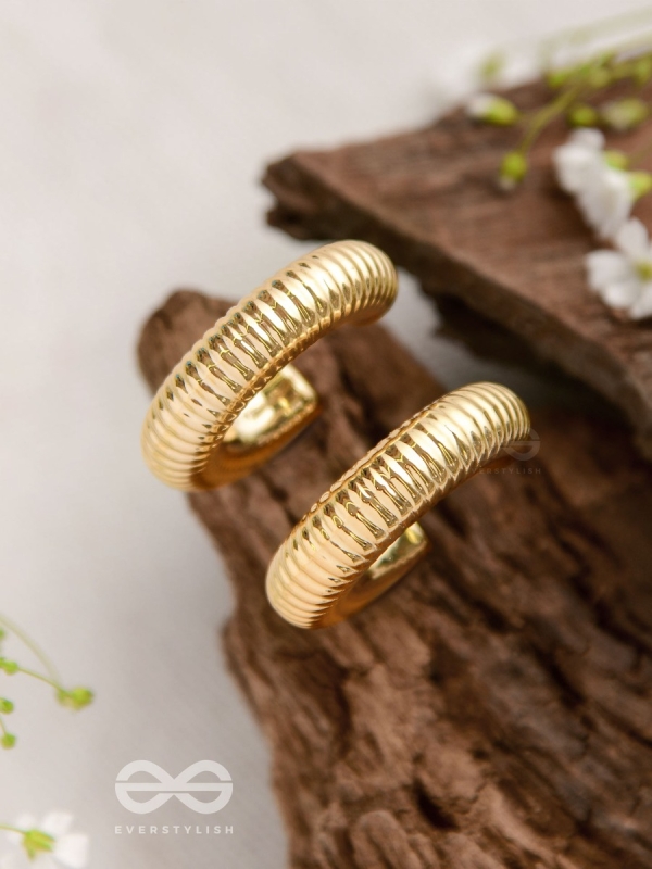 Sunlit Harmony - Statement Golden Earrings