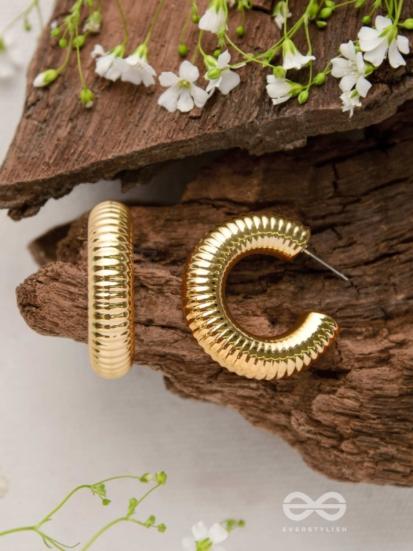 Sunlit Harmony - Statement Golden Earrings