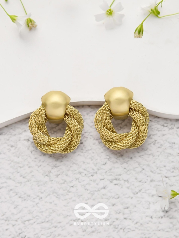 Knotted Elegance - Golden Earrings