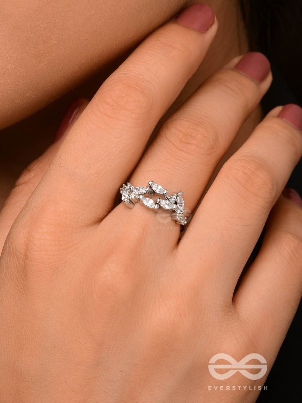 The Snowy Leaves - Embellished Silver Ring (Adjustable)