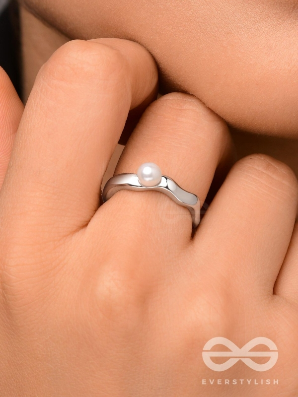 The Pearl Modesty - Silver Ring